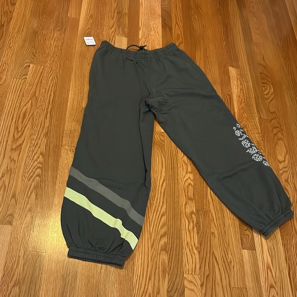 Free People All Star Logo Pants Size Large NWT - Picture 14 of 16
